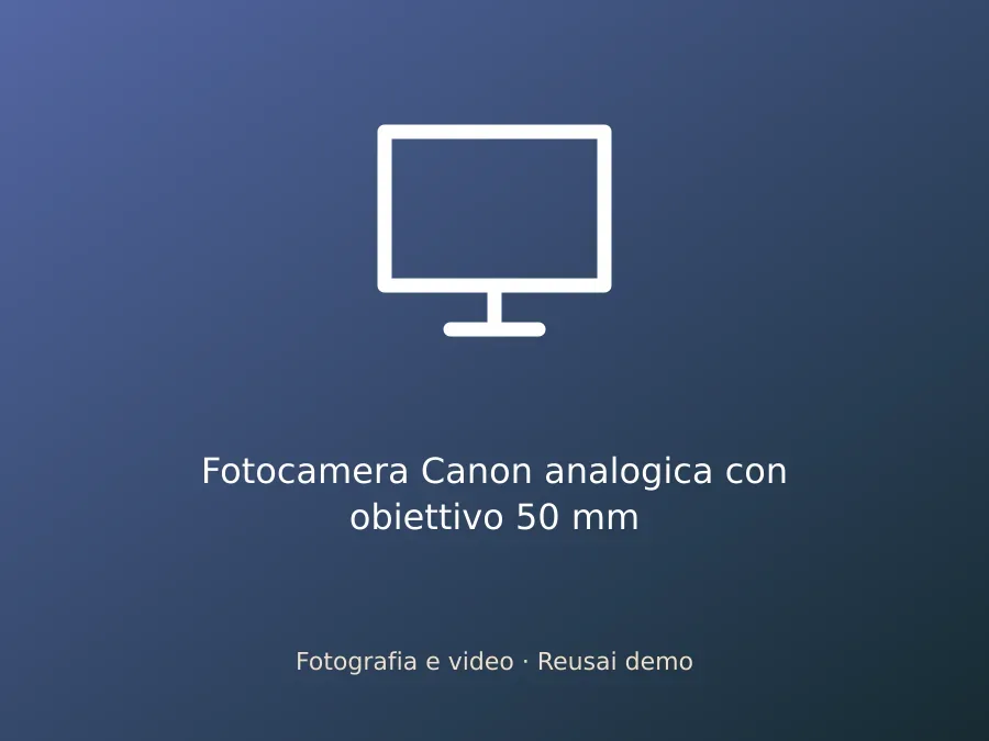Fotocamera Canon analogica con obiettivo 50 mm