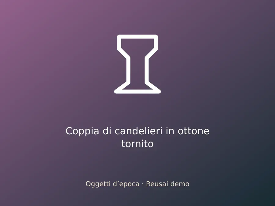 Coppia di candelieri in ottone tornito